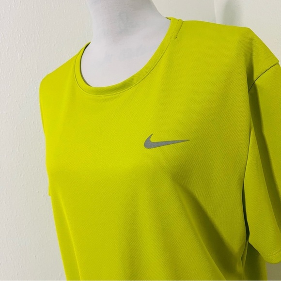 NIKE Fri-Fit Men Large Running Neon S/S Miler Performance T-Shirt DV9315 Cactus - Picture 3 of 6